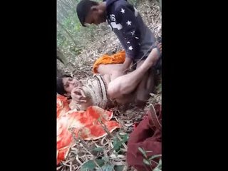 Village bhabis engage in outdoor group sex