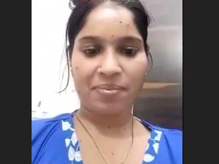 This video highlights the stunning curves of a bhabi's ample rear end