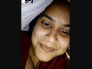 Indian goddess proudly displays her full breasts on VK