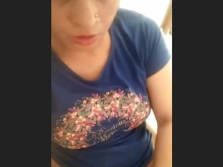 Desi aunty masturbates on a chair