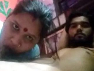 Amorous couples indulge in intimate relations on VK