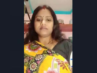 Bhabhi's provocative display of her ample bosom