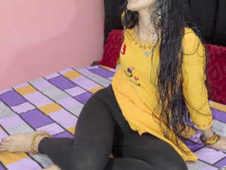 Bhabi's friends help her with oil massage and it turns into a wild encounter