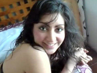 Indian beauty enjoys oral pleasure from boyfriend