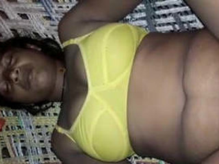 Hot Desi bhabi gets down and dirty