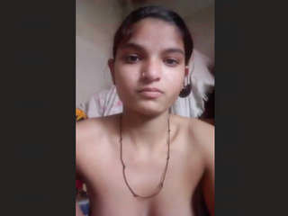 Indian beauty reveals her curves in explicit video clips