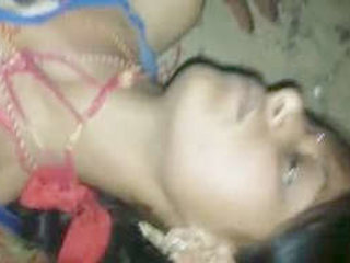Village bhabi engages in outdoor sexual activity for financial gain