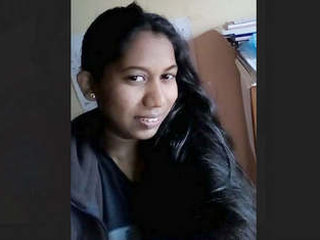 Deszo's teen beauty in a steamy video call