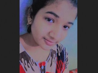 Indian girl proudly displays her curves and reveals herself