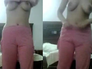 Pratibha, a desi girl, bares all for her long-distance lover in this intimate self-shot video