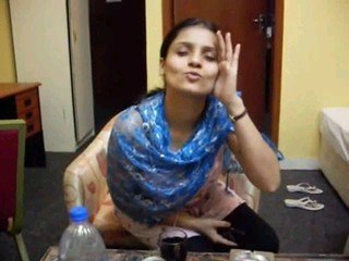 A college couple's romantic getaway in a hostel leads to a weekend of pleasure