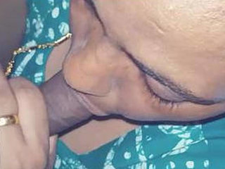 Indian aunt performs a sensual oral sex and rides on top