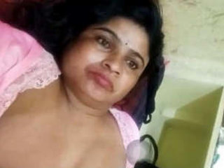 Indian housewife reveals her large breasts