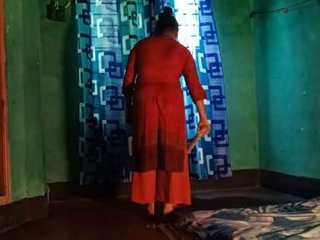 Cumriya bhabi discovers my exposed penis while cleaning the house