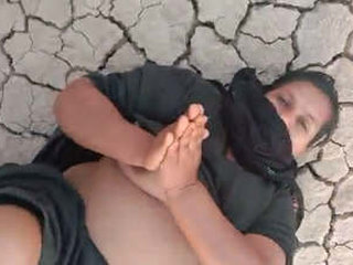 Outdoor sex with a Pakistani prostitute