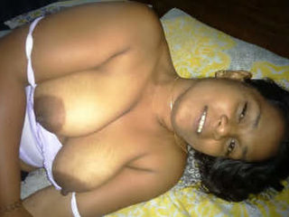Sri Lankan aunt's passionate encounter with husband from behind