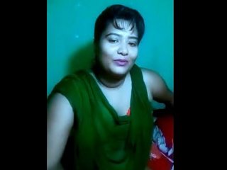 Sensual Bengali beauty performs a tantalizing tango routine with voluptuous curves