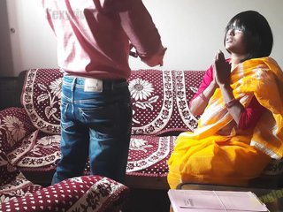 Desi housewife has a hot affair with her bank manager in Hindi