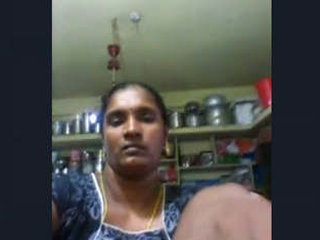 Telugu housewife reveals her breasts