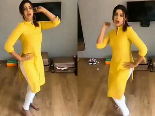 Fit Indian beauty dances sensually while pleasuring herself