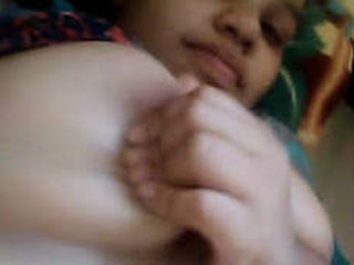 Indian housewife (bhabi) shares intimate video from tanker ride