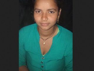 Rural girl's wild outdoor MMS adventure