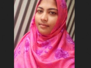 Bhabi from a village gets naughty in a steamy video