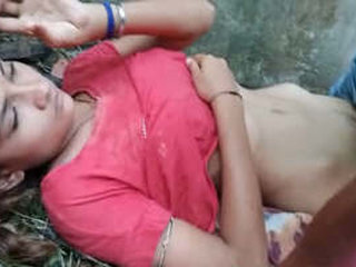 Cute girl gets fucked in the great outdoors