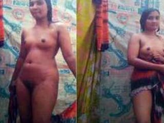 Desi hottie captivates with her nude body and gets filmed