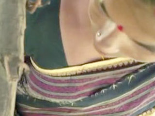 Desi aunty enjoys outdoor sex in the village