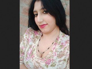Stunning Pathan girl Patan in a hot video