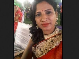 Explore the beauty of a naked Desi bhabi in this sexy video