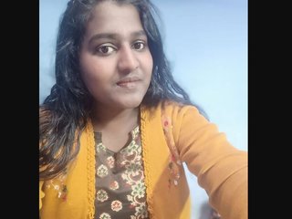 Aunty in her bathing clothes: Fatty Tamil girl soaps up in the bathtub