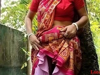 Bhabi's outdoor adventure for some steamy fun