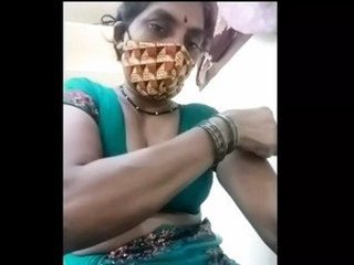 Sulbha's curvy figure and Indian beauty in a steamy video