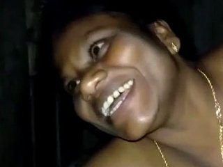 Cheating bhabhi gives oral sex while talking on the phone