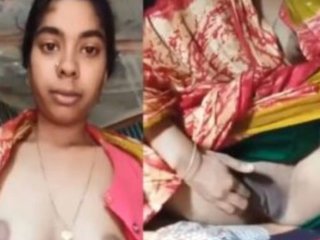 Desi babe flaunts her big boobs and pussy in solo video
