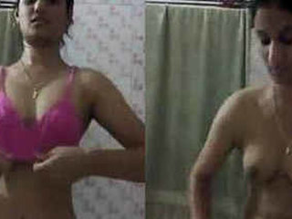 Chennai girl flaunts her hairy pussy in a bra and panty set