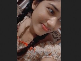 Cute Lankan girl gives a blowjob and has sex with her boyfriend