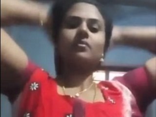 Busty Indian babe from Kerala flaunts her big boobs in solo video