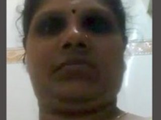 Mature woman shows off her body to her lover