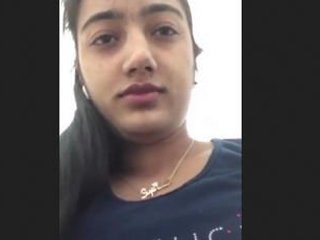 Desi wife shows off her nice boobs in a cute video