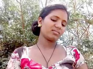 Cute desi babe gets outdoor fucking and moans loudly