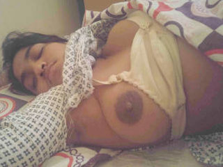 Full HD video of a hijabi babe's intimate moments with her lover in bed