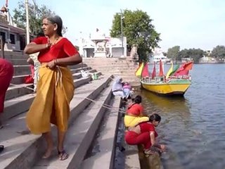 Indian mature aunts take a bath together