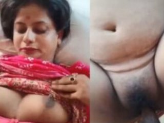 Desi mature's anal pleasure with moaning