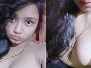 Indian college girl flaunts her breasts in video