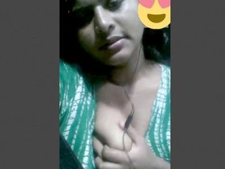 Cute Desi girl goes nude in solo video
