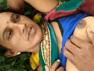 Desi bhabhi gets wild in the outdoors