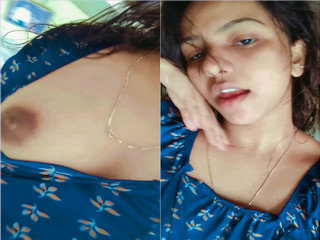 Cute Indian amateur flaunts her natural boobs in exclusive video